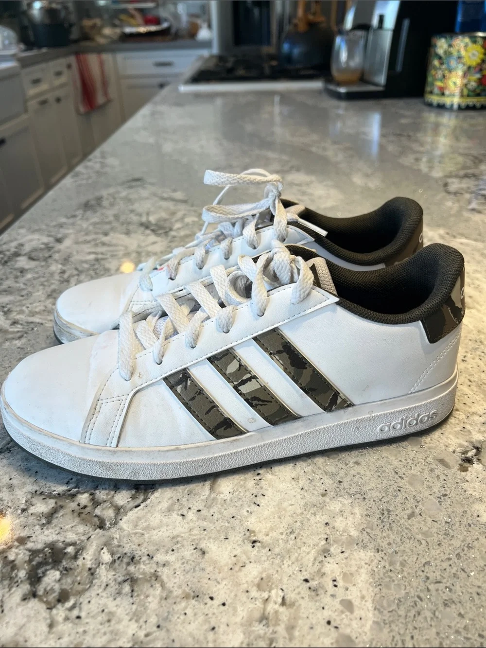adidas Grand Court 2.0 Camo Sneakers White Men 5.5 / Women 7.5 EUC